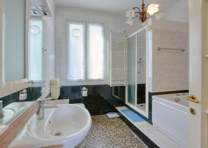 2 Bedroom Awesome In Terrile شقة *